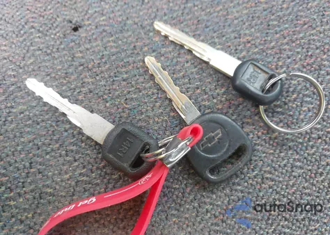 2003 Chevrolet Silverado 1500 z USA, uszkodzony, nr VIN 1GCEC14X43Z284937